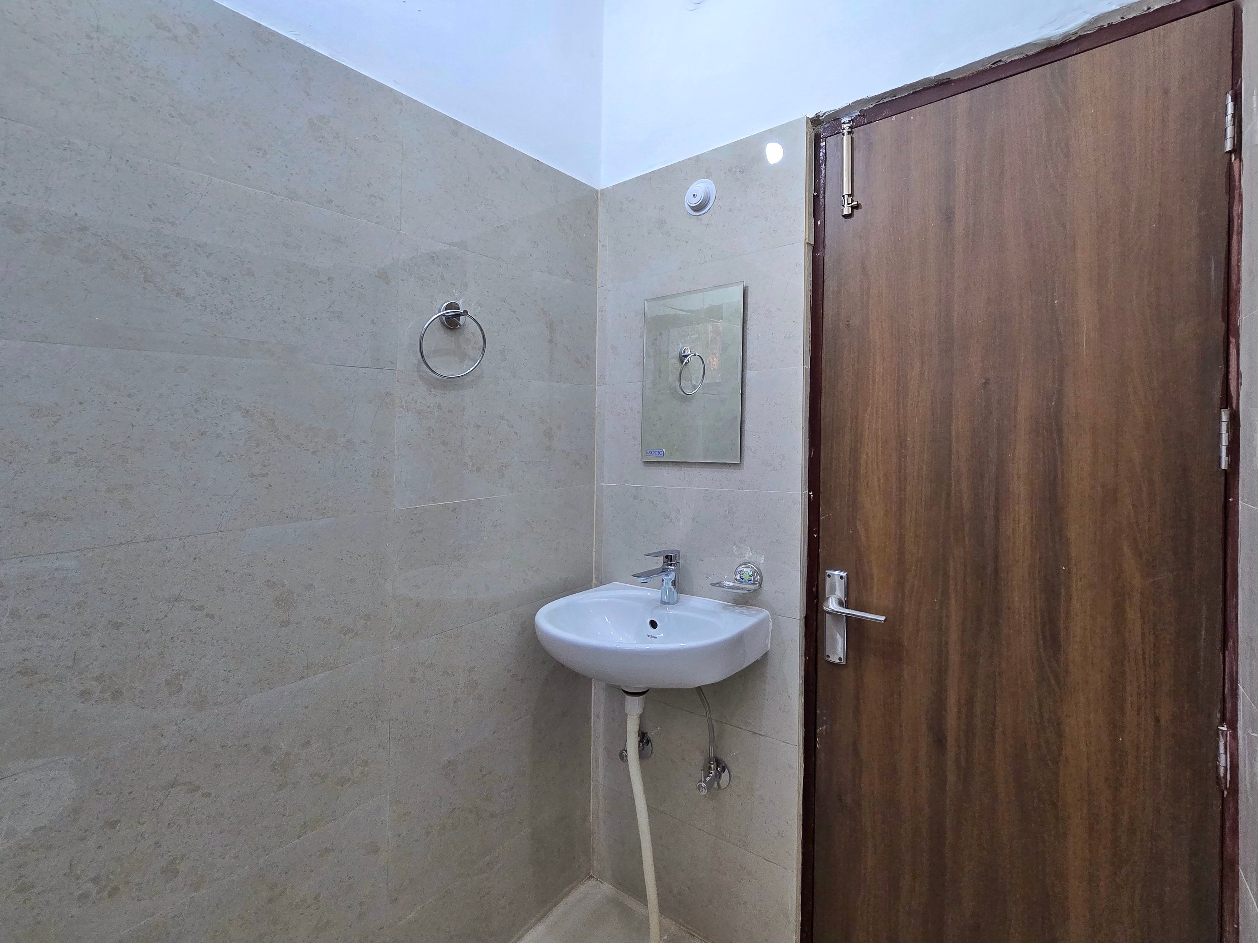 Dauladhar inn - Tap to explore photos