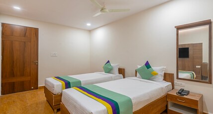 Treebo Purva Crest, Gachibowli DLF Room Type - Deluxe Room With City View