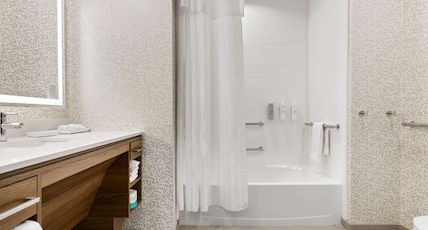 Home2 Suites by Hilton Phoenix Downtown Room Type - 1 KING MB ACC TUB STUDIO