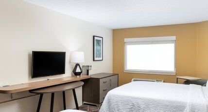 Holiday Inn REDDING Room Type - 2 Queen Premium
