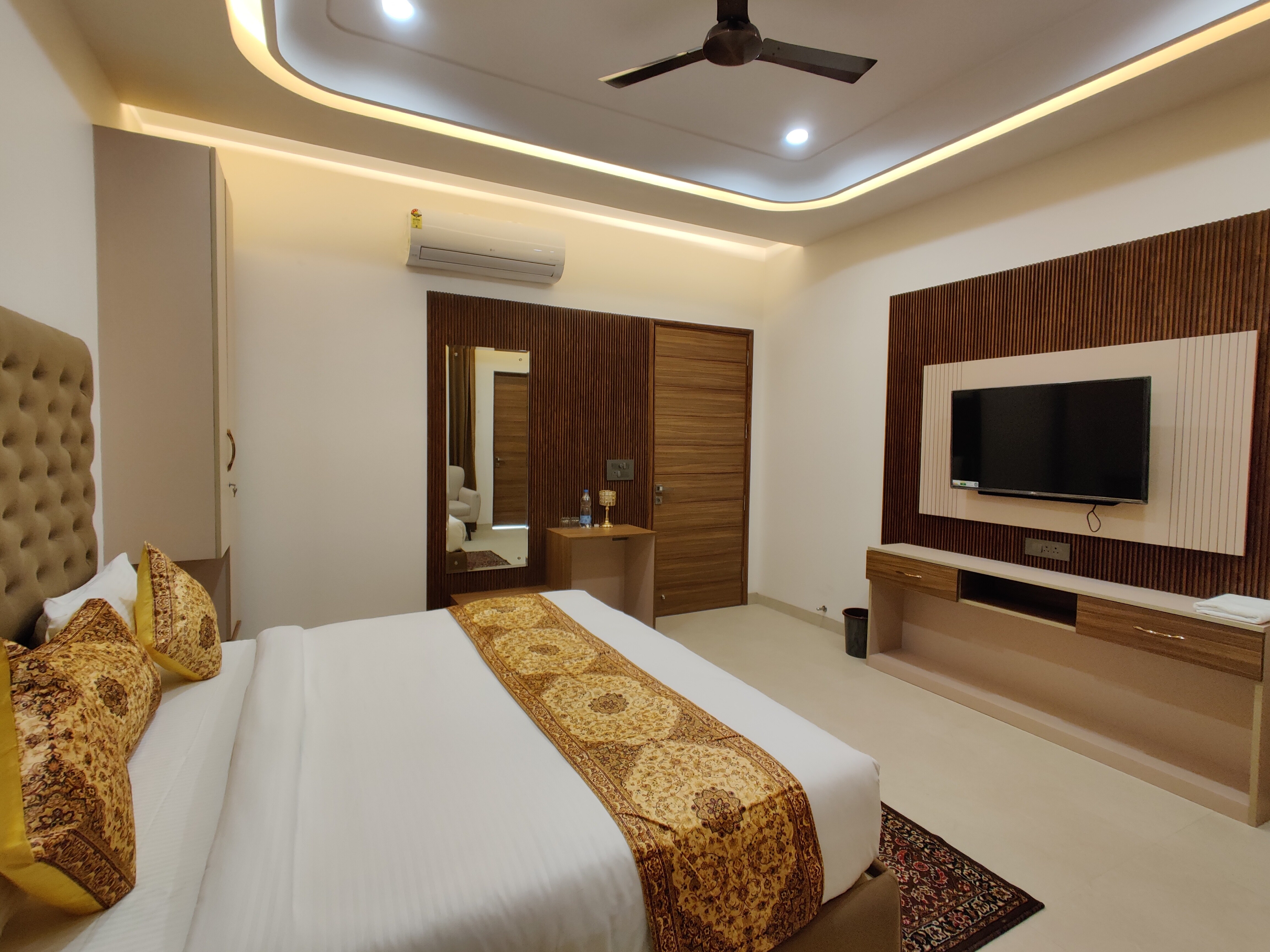 Aahan Villa - Tap to explore photos