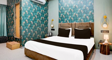Super Collection O Adajan Formerly Hotel Sky Palace Room Type - Super Deluxe Room
