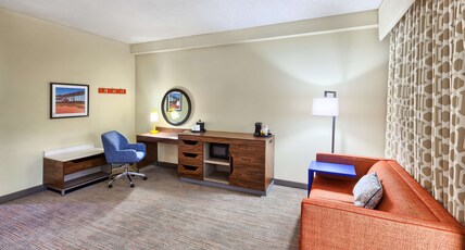 HAMPTON INN RALEIGH GARNER Room Type - 1KING STUDY SOFABED NOSMOK