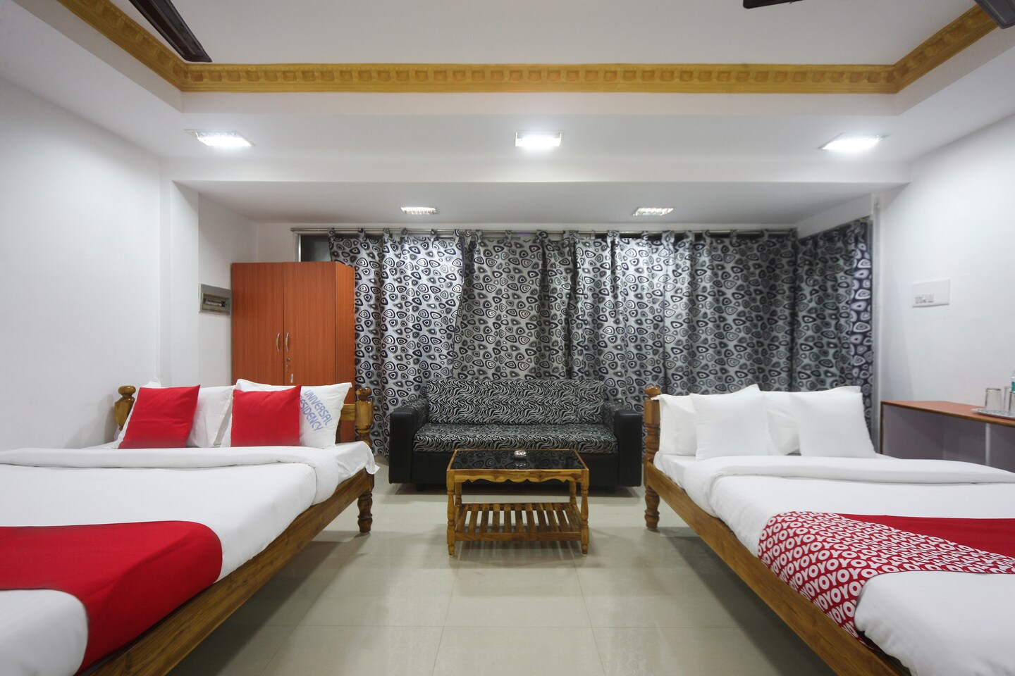 UNIVERSAL RESIDENCY - Tap to explore photos