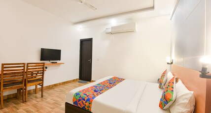 FabHotel A V Homes - Navjeevan Hospital & Maternity Centre Room Type - Deluxe Room