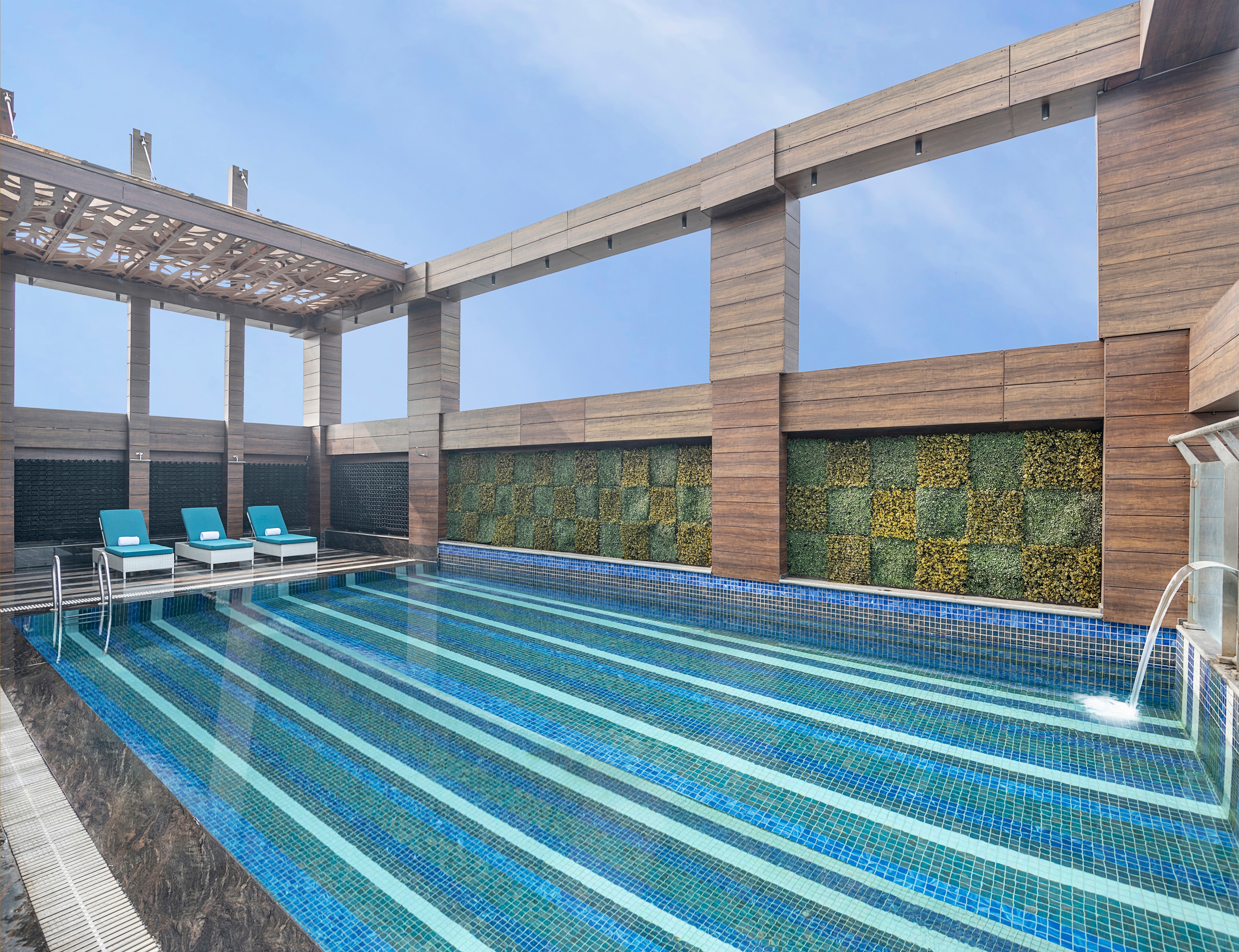 Radisson Blu Towers Kaushambi Delhi NCR - Tap to explore photos