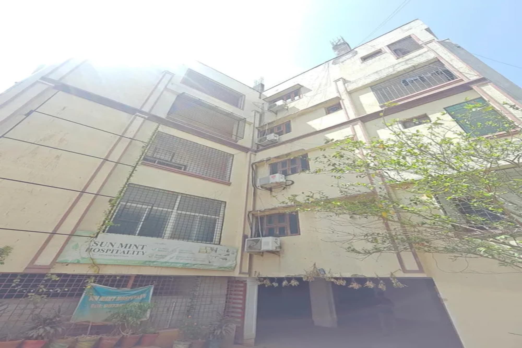 FabHotel Sun Mint - Tap to explore photos