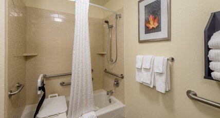 Candlewood Suites Del City Room Type - 1 King 1 Bdrm Ste Comm Mobil Access Tub