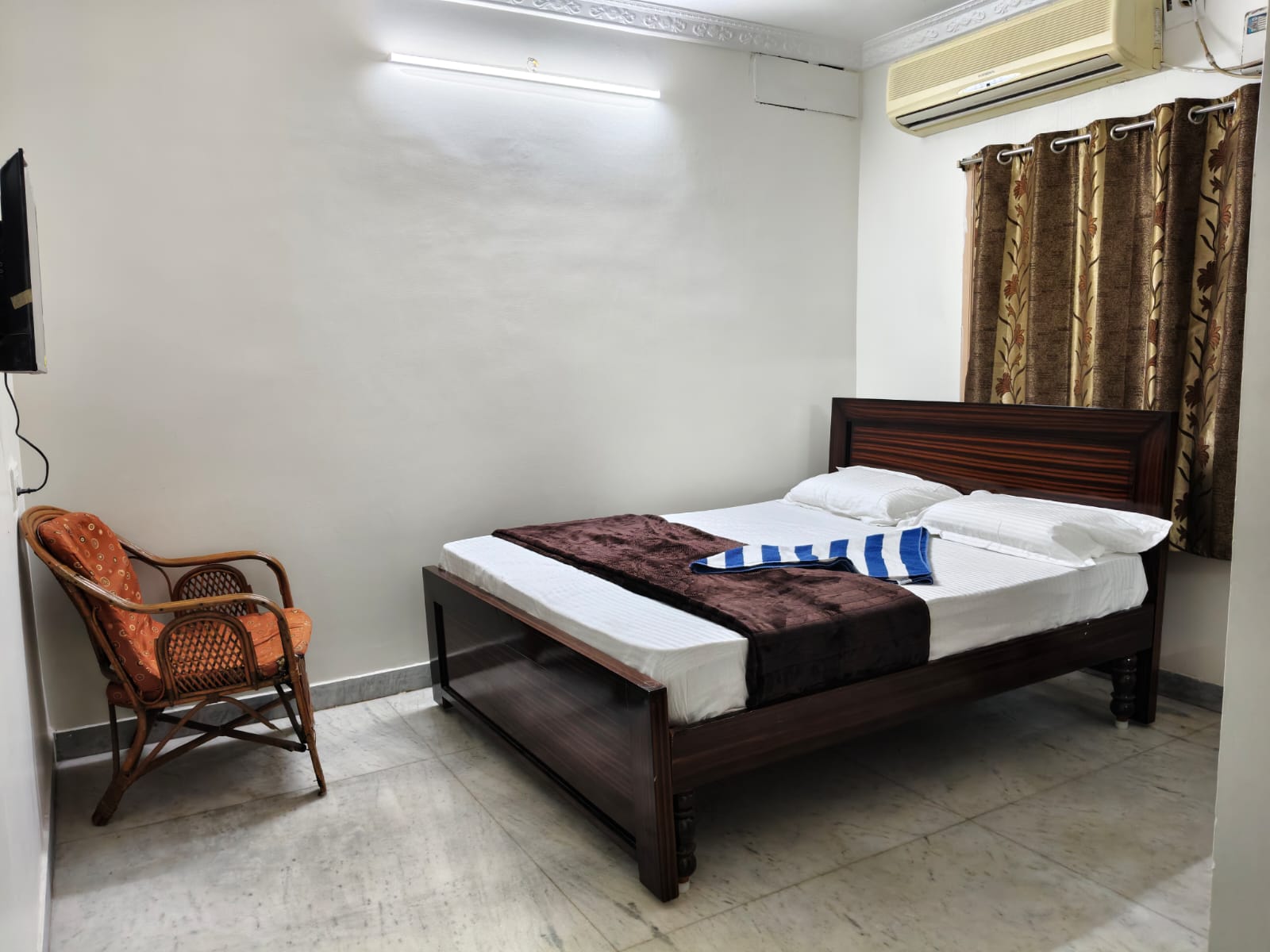 SRAVANTHI RESIDENCY - Tap to explore photos