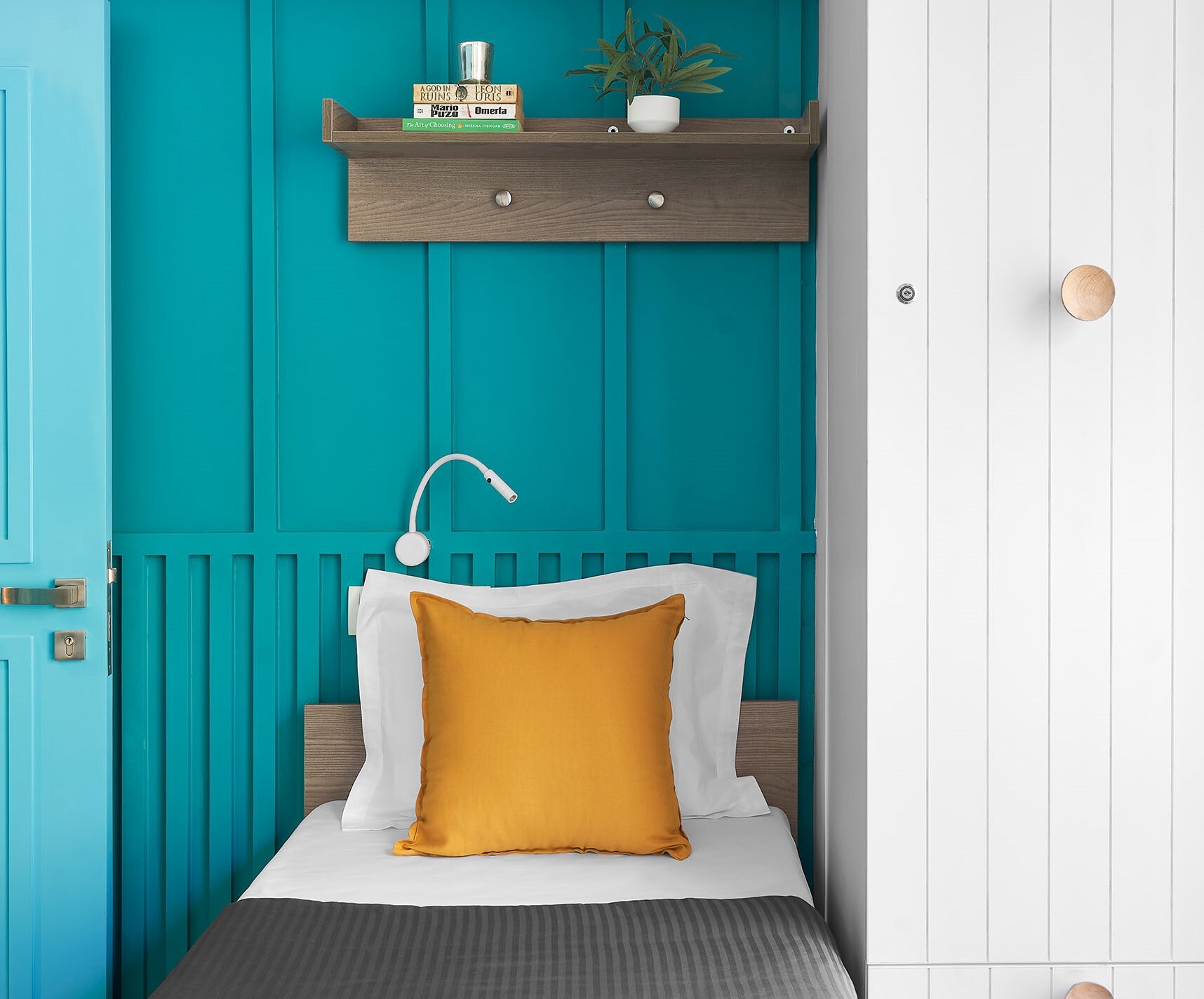 THE LIVLIT - Tap to explore photos