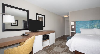 Hampton Inn by Hilton Bellevue Room Type - 1 KING BED NONSMOKING
