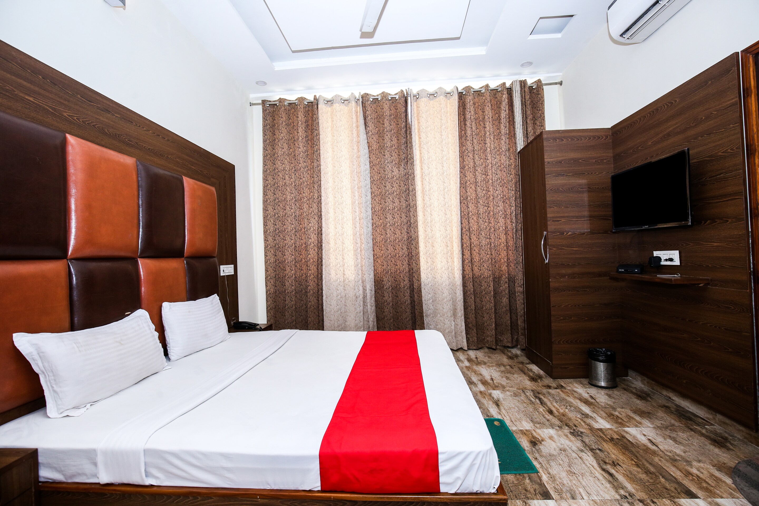 Hotel Woodcrest, Zirakpur - Tap to explore photos