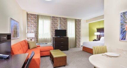 Staybridge Suites - Miami International Airport Room Type - 1 Queen Studio Suite Comm Access Tub
