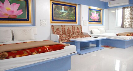 Hotel Krishna White House International Room Type - Family Room
