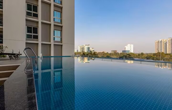 Stayeasy Dogwood The Classy 3BHK on 18th Floor - Tap to explore photos