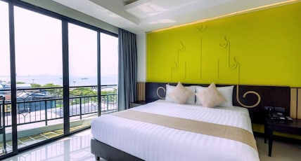 Bay Beach Resort Jomtien Room Type - Deluxe Partial Seaview with Bathtub Bay Beach Resort Jomtien Room Type - Deluxe Partial Seaview with Bathtub