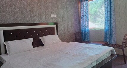 Snowy Hill Resort Room Type - Serene Mountain View Cottage