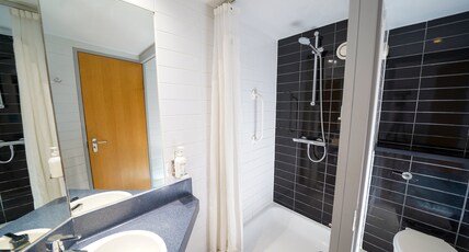 Holiday Inn Express Leeds East Room Type - Standard Room with Free Hot Breakfast