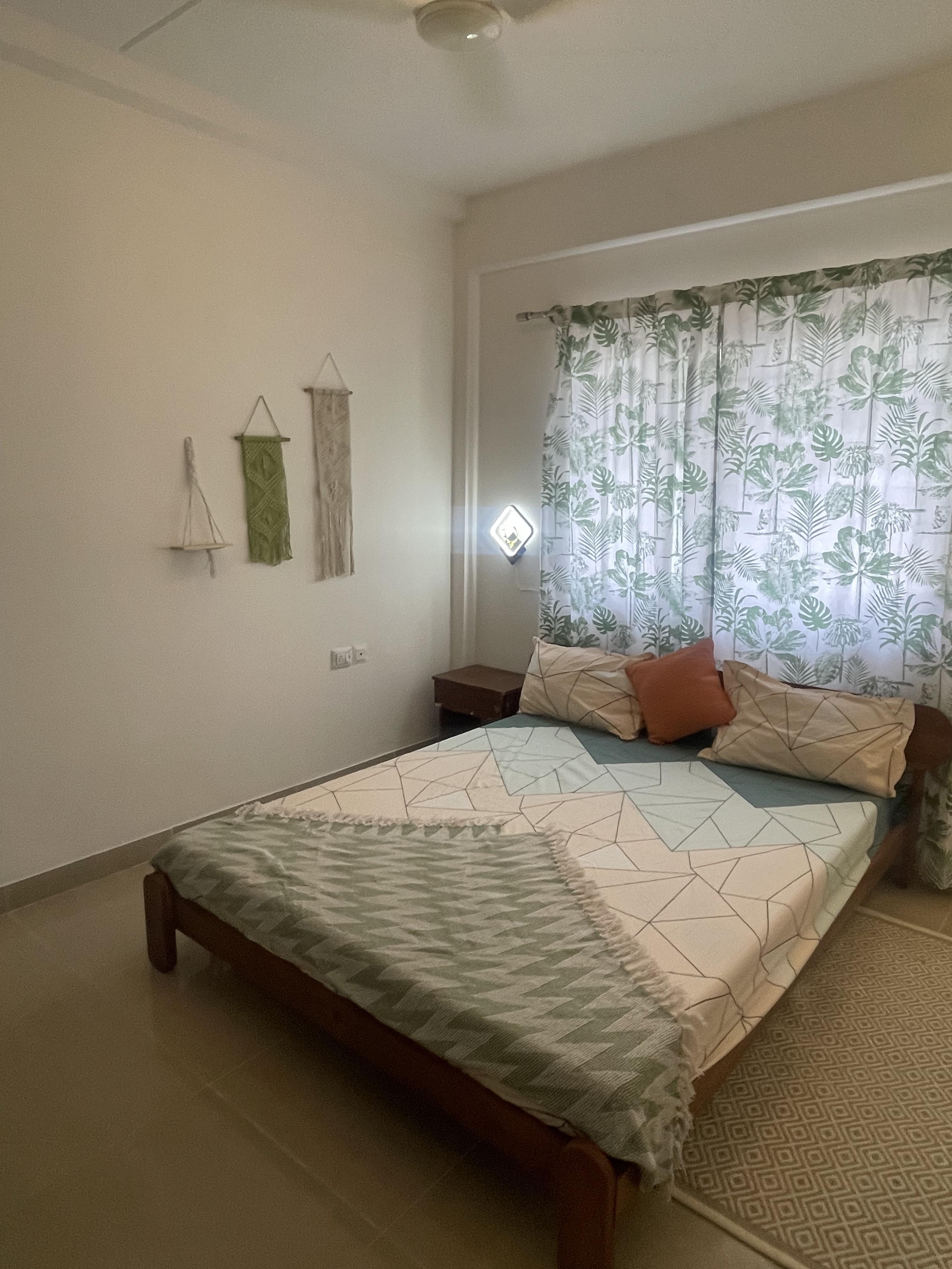 Greenfall Big 2BHK flat, 10 min to IKEA Whitefield - Tap to explore photos