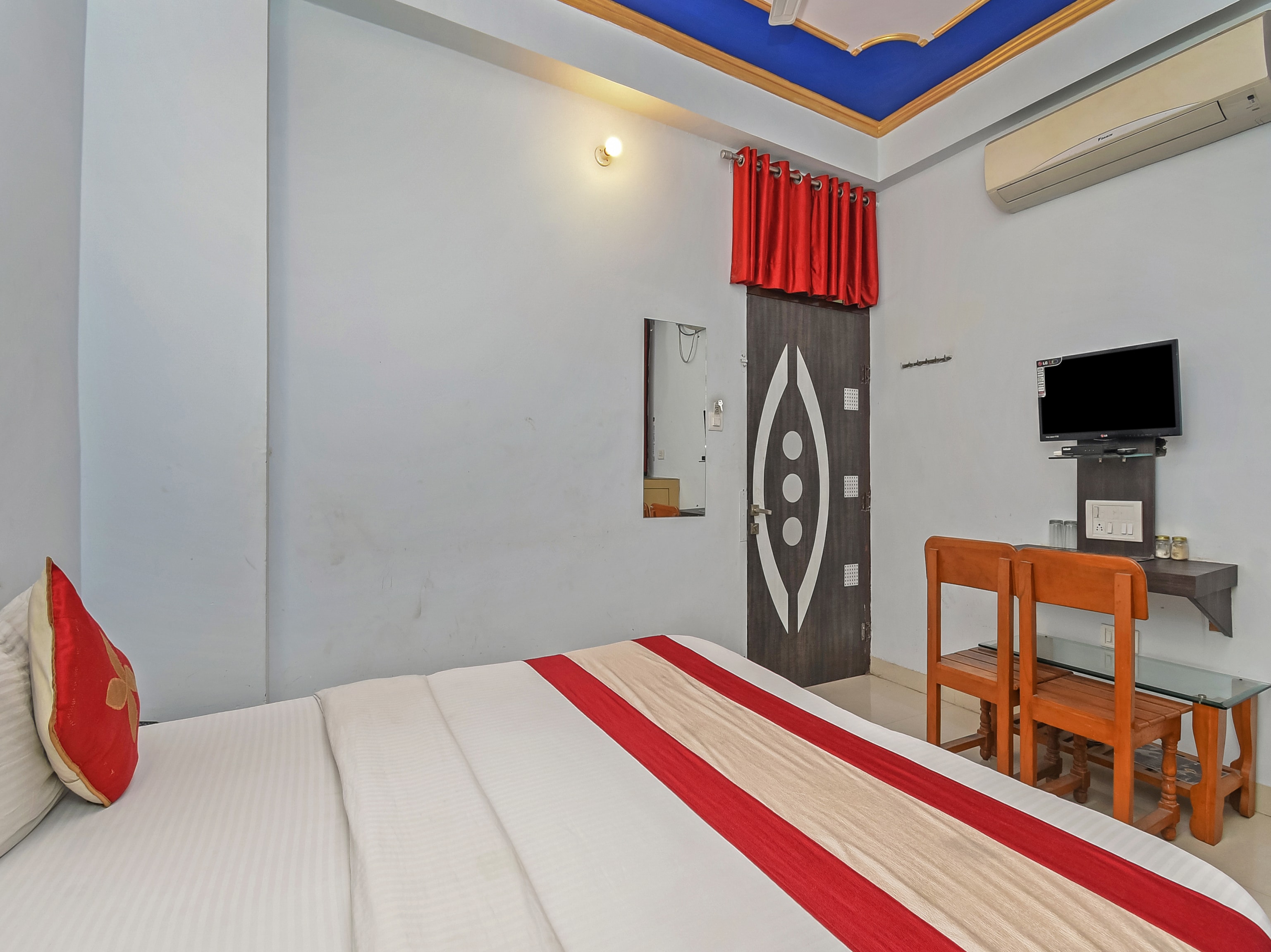 Hotel Gitanjali - Tap to explore photos
