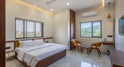 Hotel Smriti Hills Room Type - DELUXE ROOM