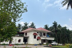 DE Royale Summit Homestay