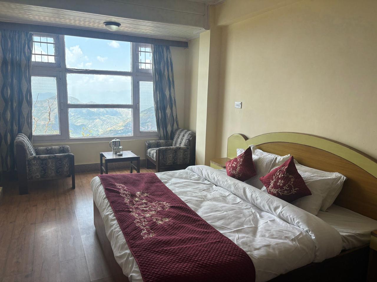 Hotel Amar Palace Shimla - Tap to explore photos