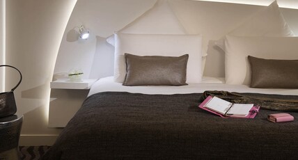 Mercure Paris Levallois Perret Room Type - Privilege Room with 1 double bed and 1 single bed Mercure Paris Levallois Perret Room Type - Privilege Room with 1 double bed and 1 single bed