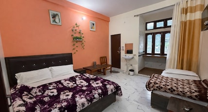 Gomukh hotel Uttarkashi Room Type - Deluxe Triple Bed With Kitchen
