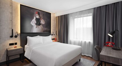 Radisson RED London Gatwick Airport Room Type - Standard Room9;