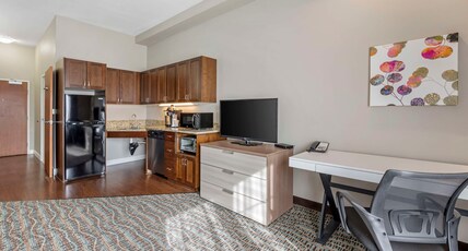 Best Western Plus Peppertree Inn At Omak Room Type - Suite-1 Queen Bed, Non-Smoking, 2 Flat Screen Tvs, Full Kitchen, Wi-Fi, Full Breakfast Best Western Plus Peppertree Inn At Omak Room Type - Suite-1 Queen Bed, Non-Smoking, 2 Flat Screen Tvs, Full Kitchen, Wi-Fi, Full Breakfast