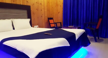 Neil Banjara Room Type - Deluxe Non-AC Room