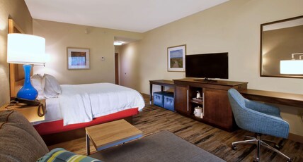 Hampton Inn & Suites By Hilton Baltimore/Aberdeen, Md Room Type - 1 KING WITH FRIDGE NS