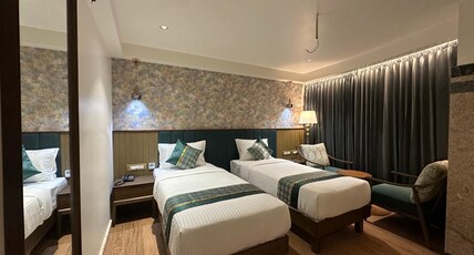 Hosta Inn Hotel And Resort Room Type - Luxury Bedroom with Twin Bed and Private Bathroom