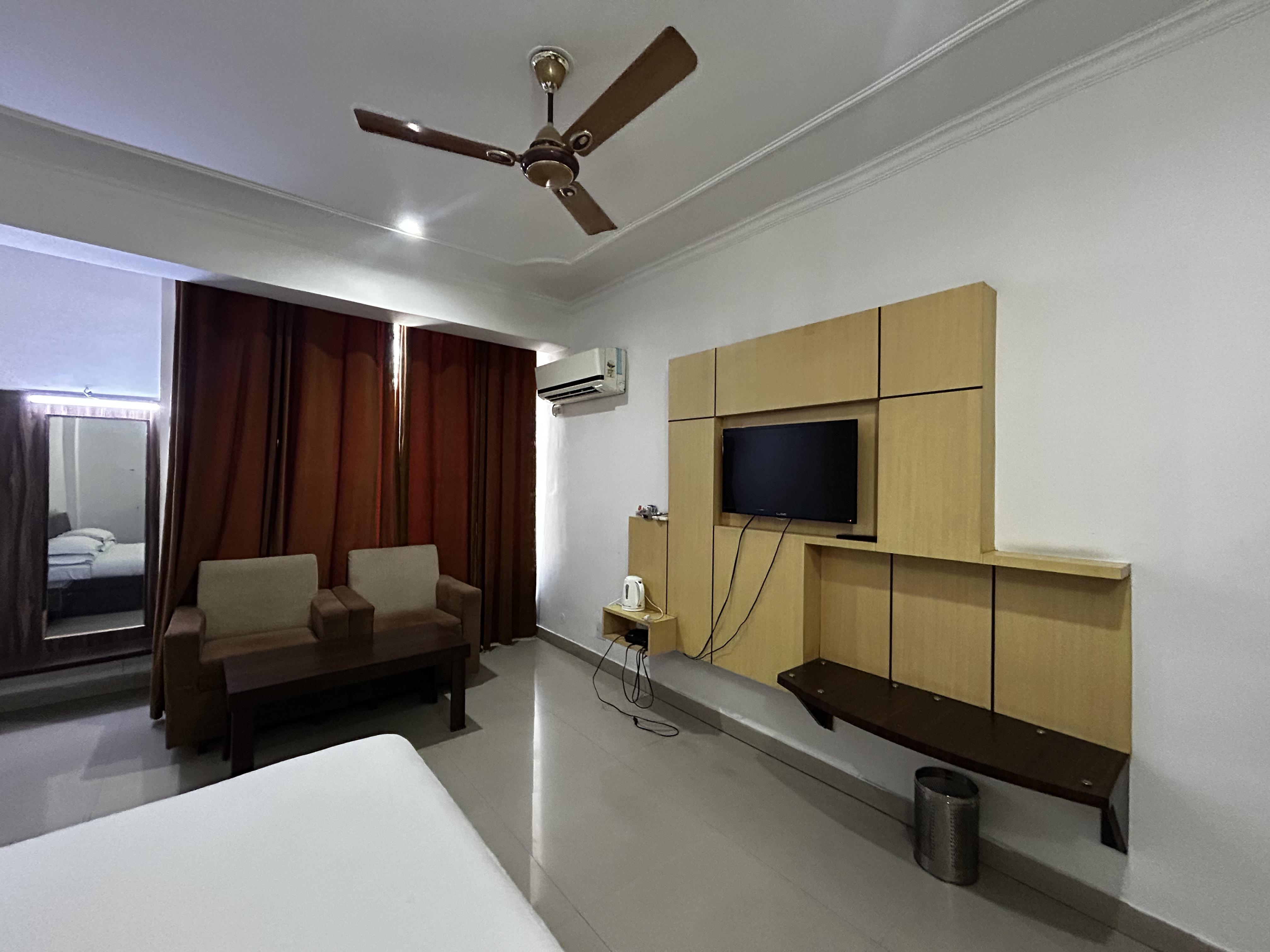 Hotel Aries - Tap to explore photos