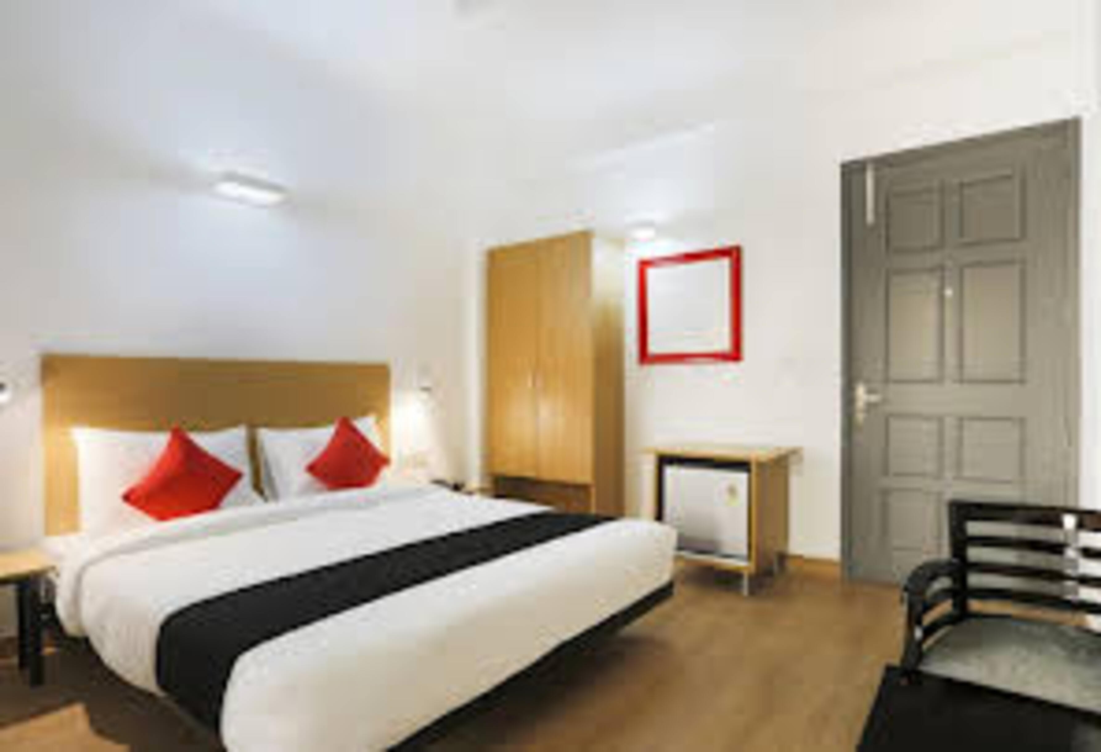 Hotel Noida Express - Tap to explore photos