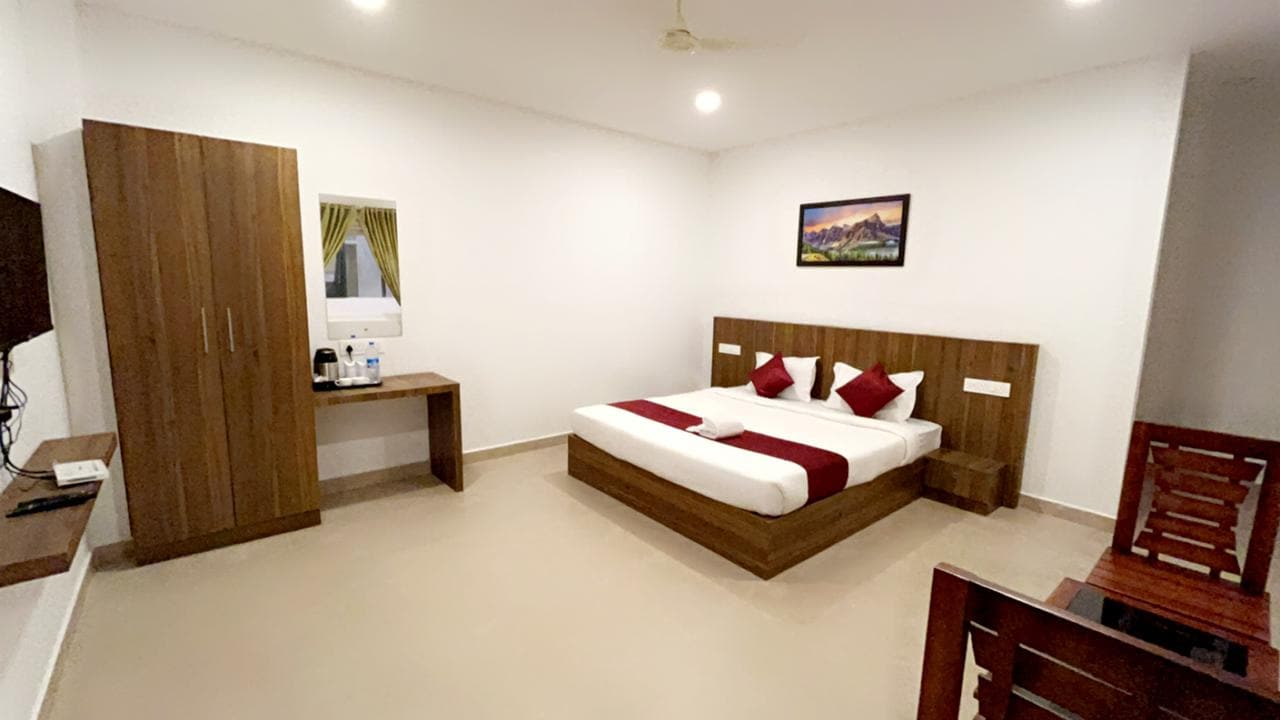 Hotel Dream Suites - Tap to explore photos