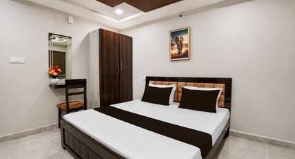 Super Collection O Vedayapalem Railway Station Formerly Grand Luxury Rooms Room Type - Classic