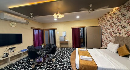 Hotel Radha Krishna Room Type - Premium Suite With Balcony