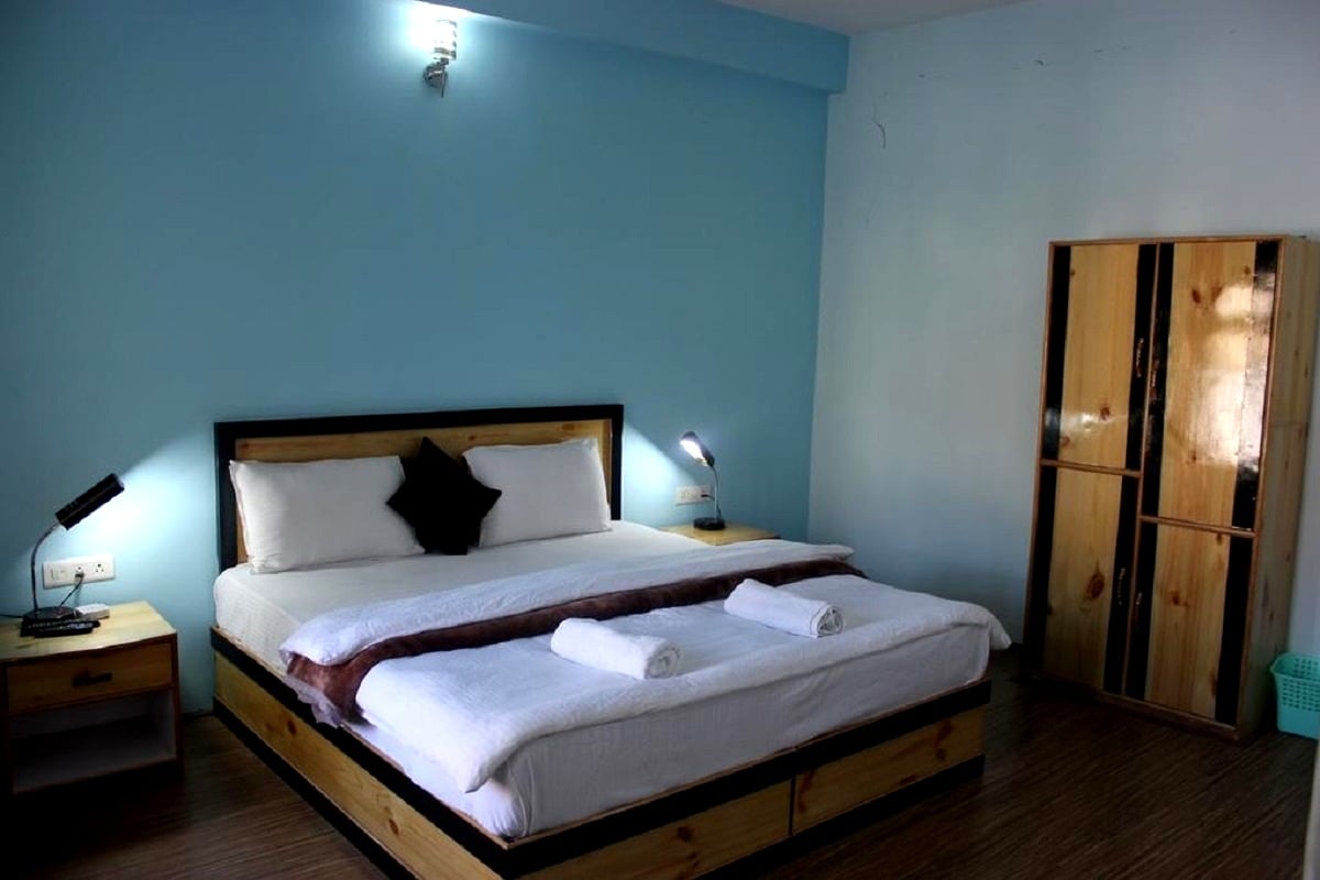 Hotel Jeevanam Villa - Tap to explore photos