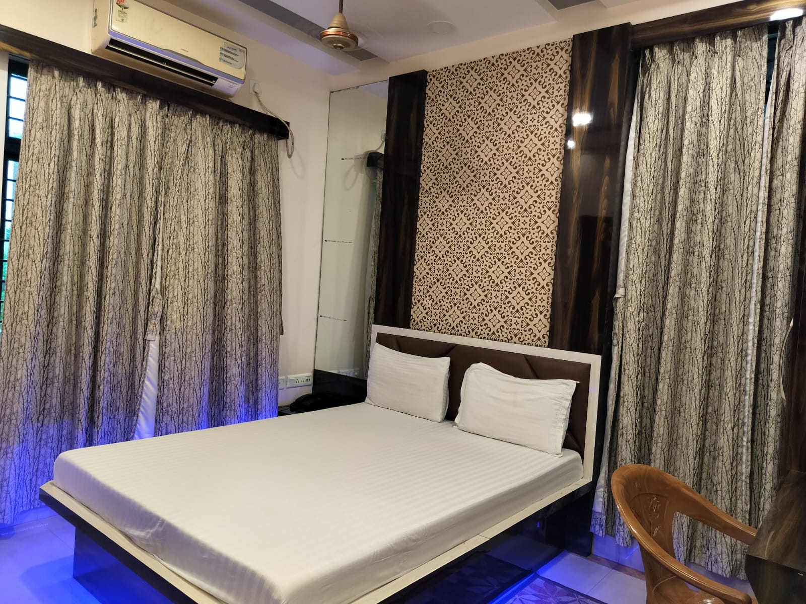 HOTEL CLOUD 9 - Tap to explore photos