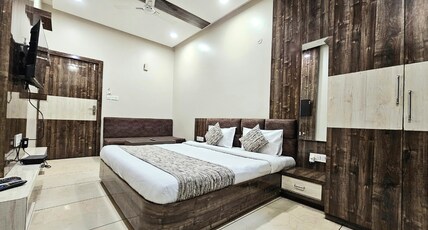 HOTEL MOTHERLAND Room Type - Deluxe Double Bed Room with a sofa cum bed