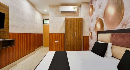 Hotel Aadhya & Restaurant Room Type - Super Deluxe Room