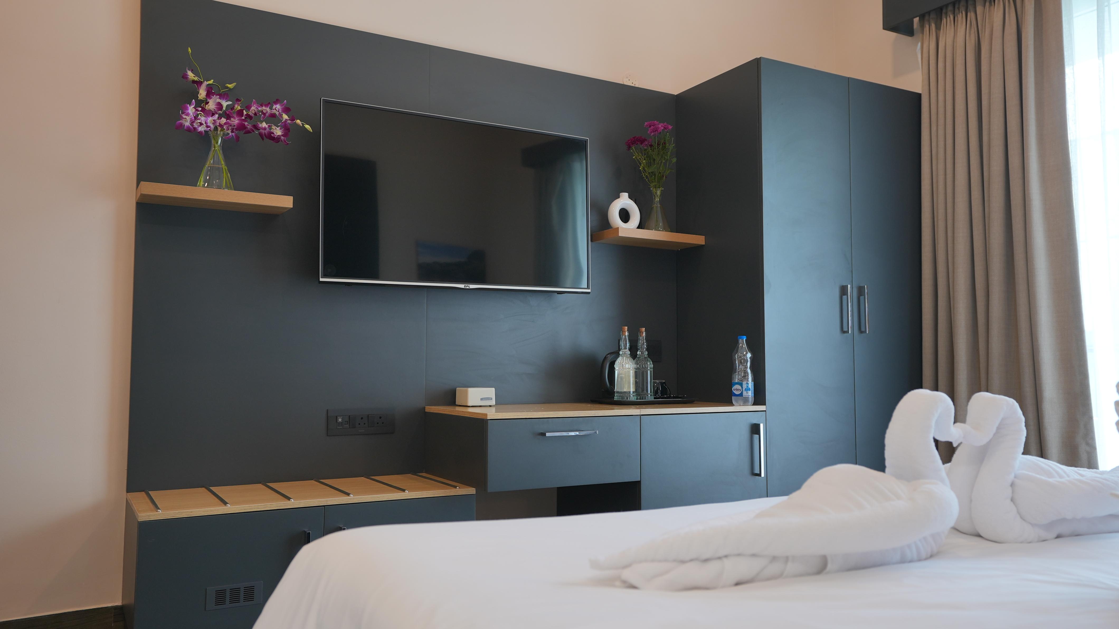 Surf & Sand Spa & Resort - Tap to explore photos