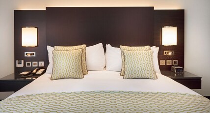 Crowne Plaza Manama (Bahrain) Room Type - 1 King Standard Garden View Crowne Plaza Manama (Bahrain) Room Type - 1 King Standard Garden View