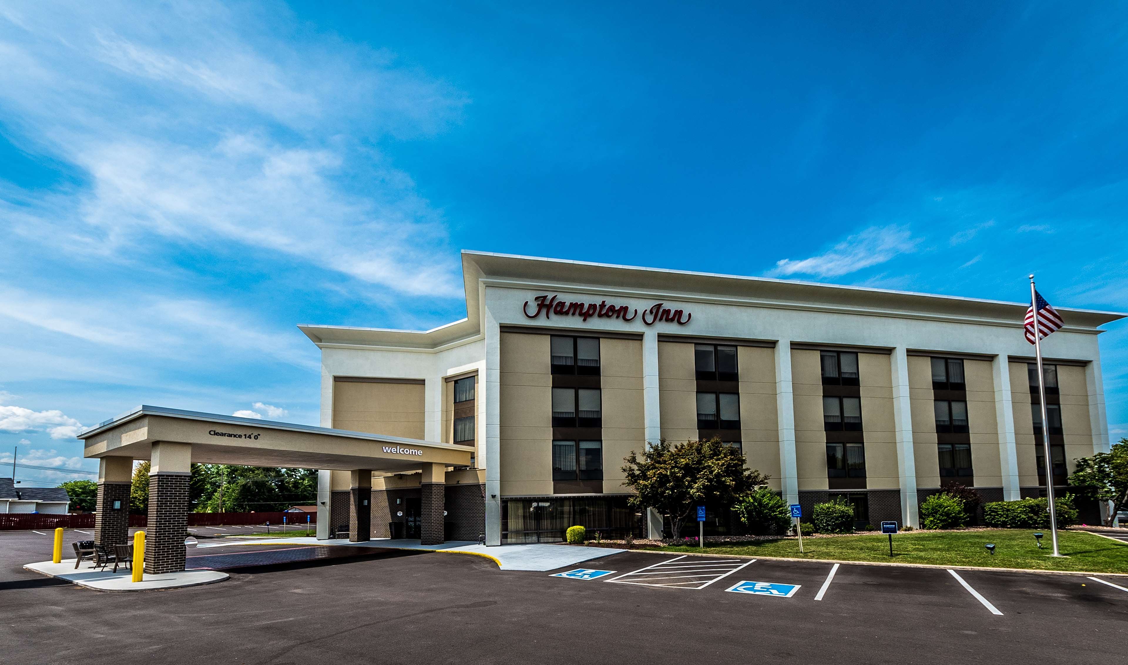 Hampton Inn St. Charles St. Peters - Tap to explore photos