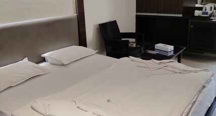 Hotel Lake View Room Type - Executive (4 Person) with Private Sitout