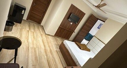 HOTEL DIXON INN Room Type - Deluxe Comfort Room
