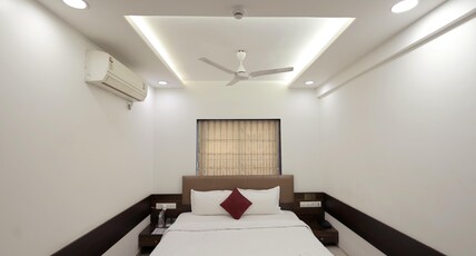HOTEL SHAGUN - ROOMS & BANQUET Room Type - Deluxe Room