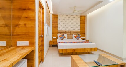 FabHotel Holiday Grand Room Type - Deluxe Room